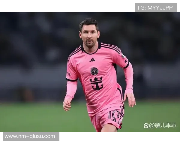 满身纹身的足球巨星展现个性风采诠释绿茵场上的力量与艺术